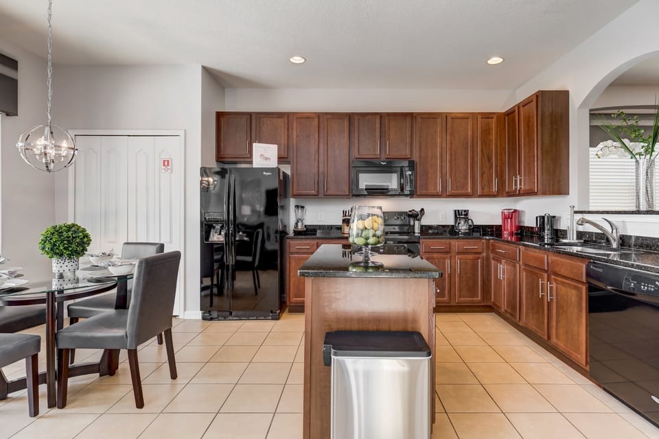 02_Fully_Fitted_Kitchen_0721.jpg