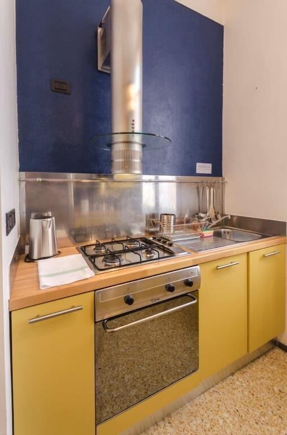 Apartment, 1 Bedroom | Private kitchenette | Full-size fridge, oven, stovetop, dishwasher