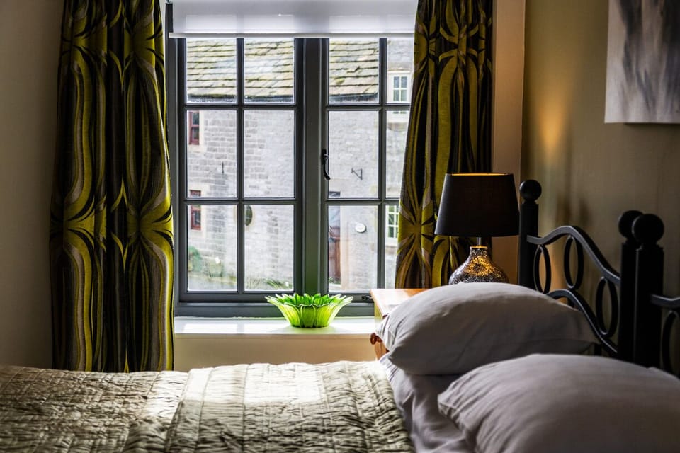 Deluxe Double Room, Ensuite | Individually decorated, individually furnished, iron/ironing board