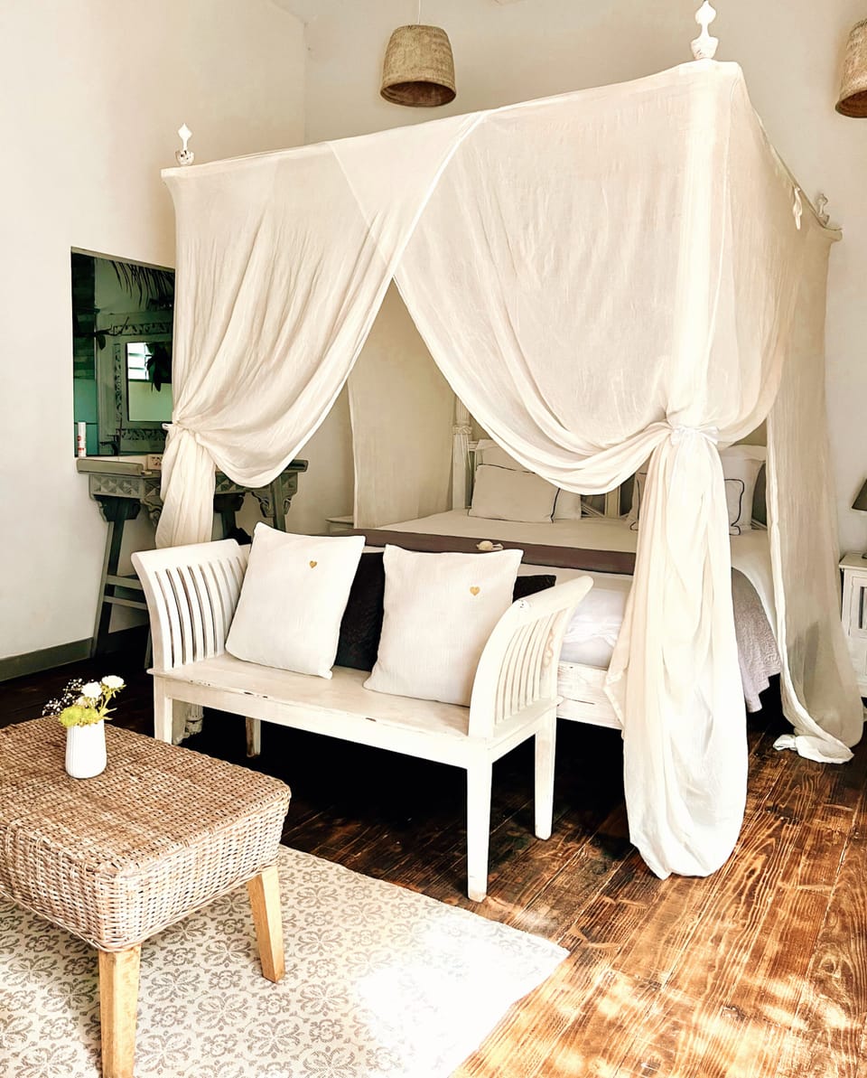 Romantic Suite | 1 bedroom, in-room safe, blackout drapes, soundproofing