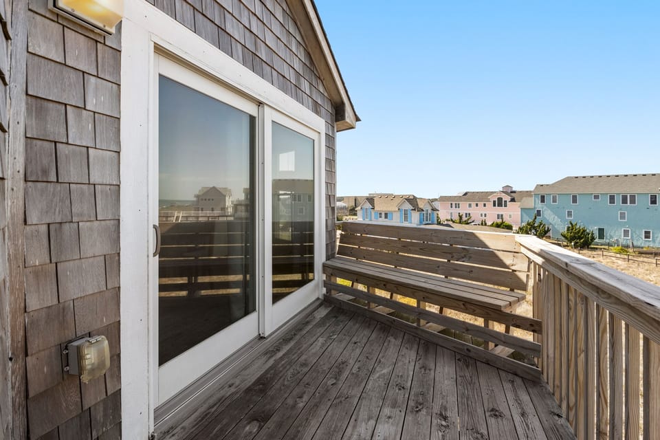KDS0201: Woodshed l Top Level Sun Deck