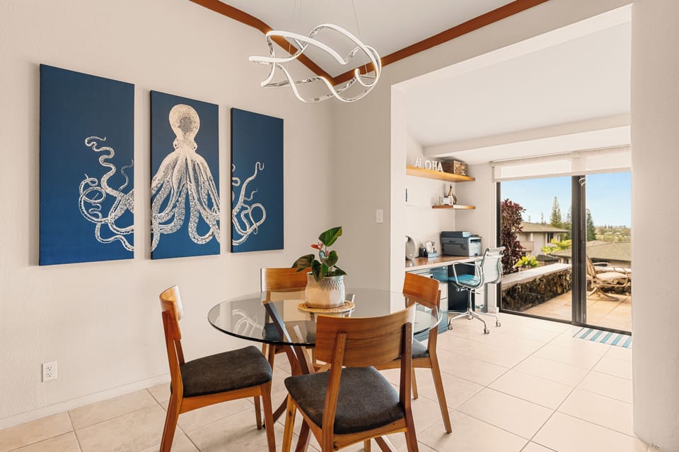 Dining area - Bright and spacious dining area with seating for six.