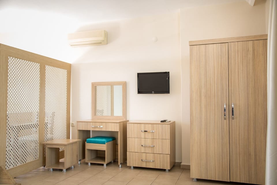 Minibar, soundproofing, bed sheets