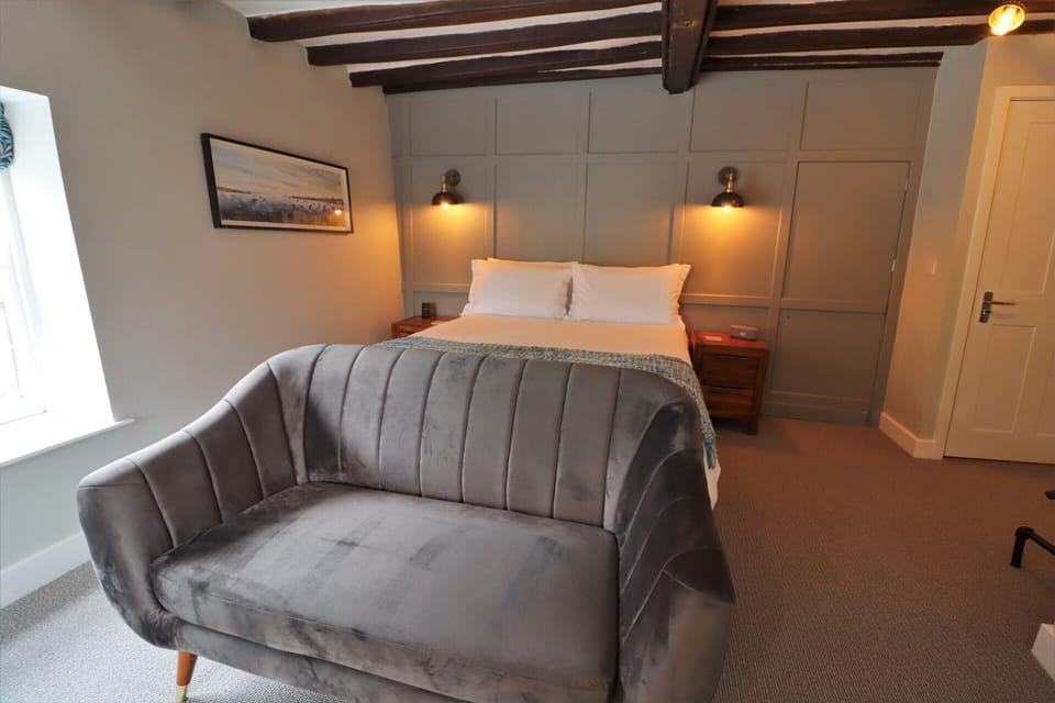 Exclusive Double Room, Ensuite (Church View)