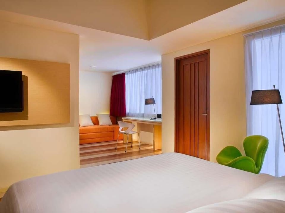 Family Room | In-room safe, desk, soundproofing, iron/ironing board