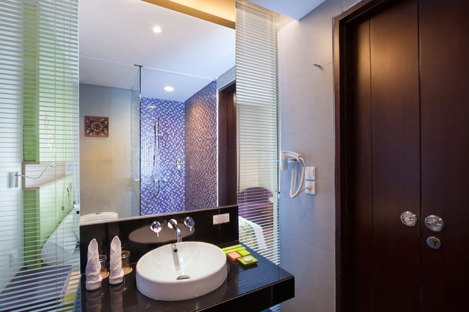 Shower, eco-friendly toiletries, hair dryer, towels