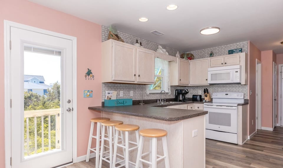 Kitchen with Eat-In Seating