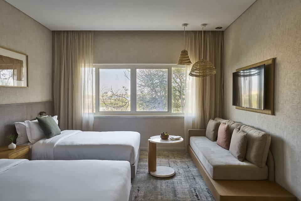 Deluxe Twin Room | Minibar, in-room safe, desk, laptop workspace