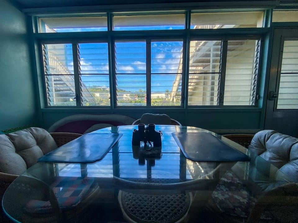 The lanai with plenty of seating - time to relax!