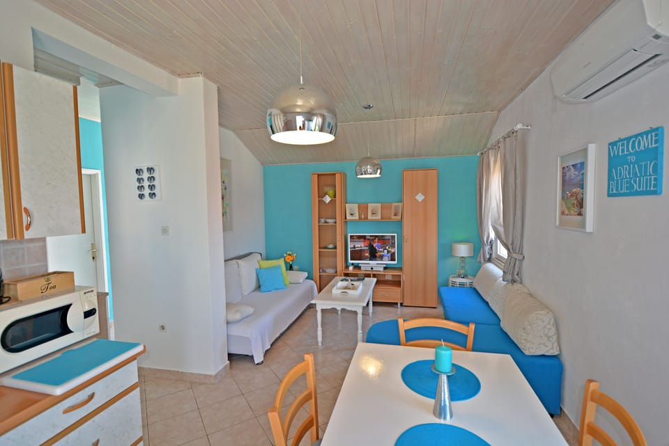 Standard Apartment, 2 Bedrooms, Kitchen | Living room