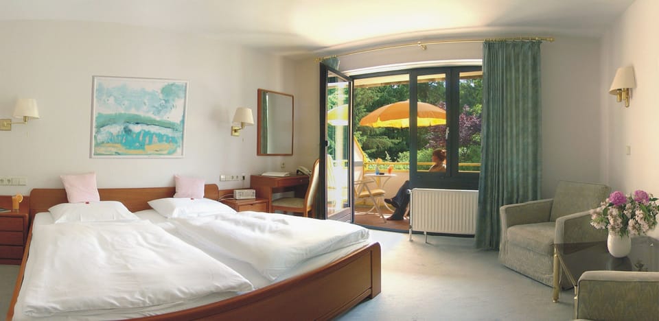 Standard Double Room, 1 Double Bed | Hypo-allergenic bedding available, in-room safe, desk