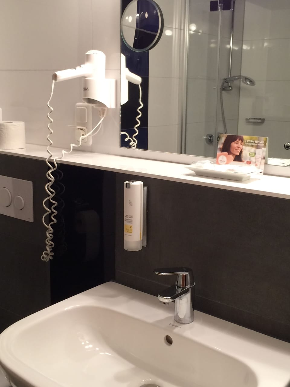 Standard Single Room | Hypo-allergenic bedding available, in-room safe, desk