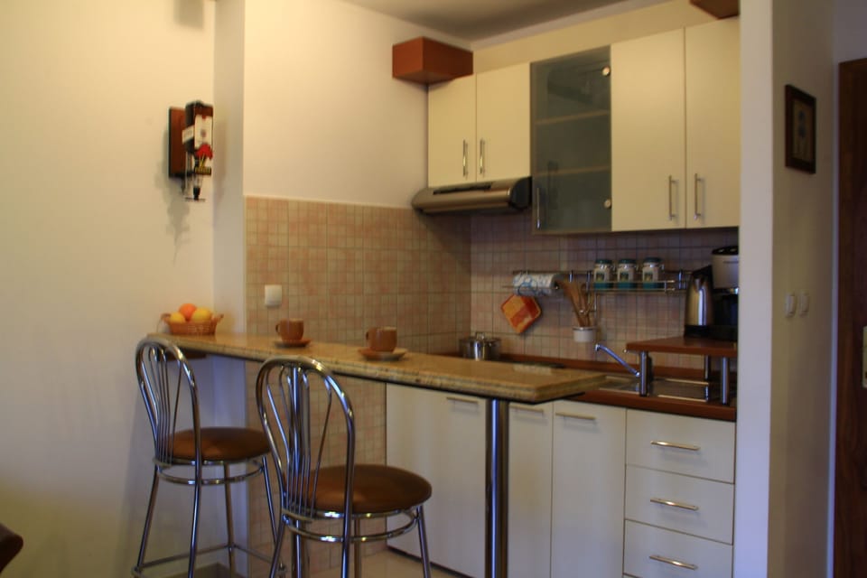 Superior Studio | Private kitchen | Fridge, stovetop, toaster, cookware/dishes/utensils