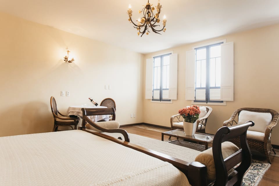 Deluxe Room | Living area | 26-inch LCD TV with cable channels, TV