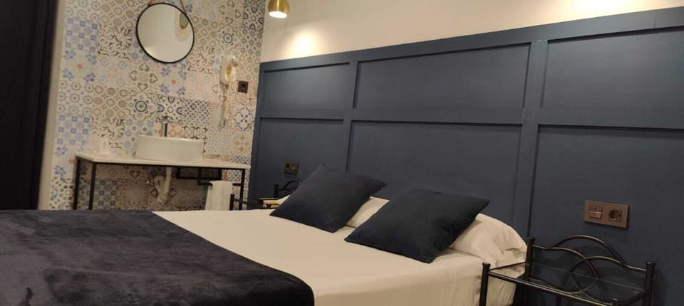Double Room, Private Bathroom | Memory foam beds, desk, free WiFi, bed sheets