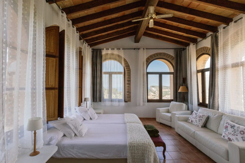 Panoramic Suite | In-room safe, desk, iron/ironing board, free WiFi