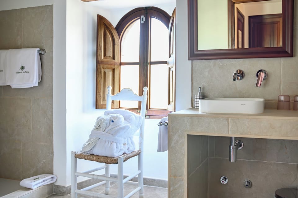 Double or Twin Room | Bathroom | Free toiletries, hair dryer, slippers, towels