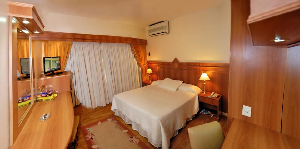 In-room safe, free WiFi, bed sheets