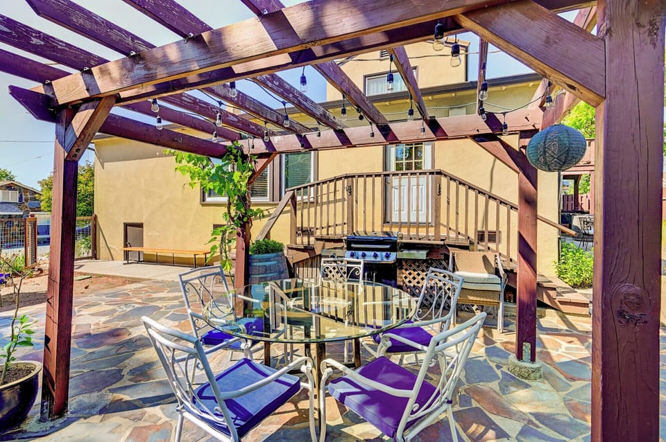 Back dining area with propane bbq.