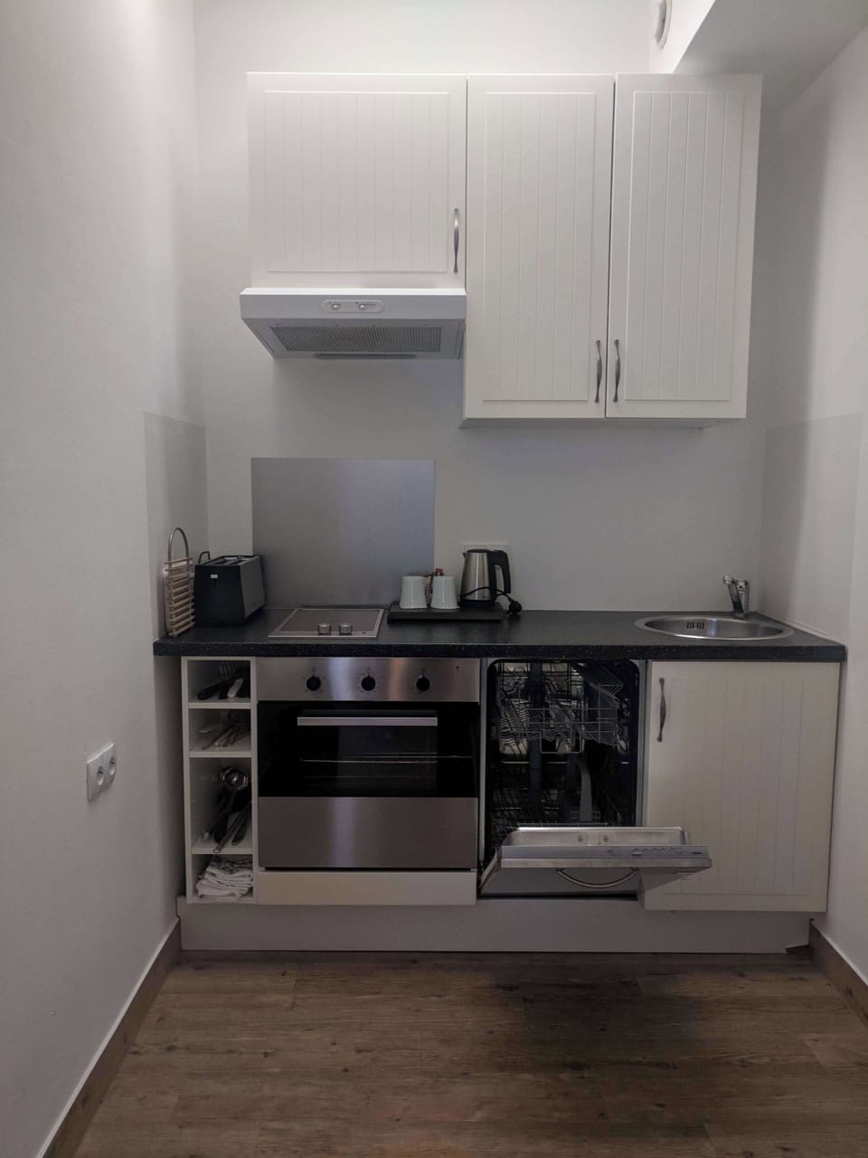 Standard Apartment, Multiple Beds (Cozy Sitting Corner) | Premium bedding, in-room safe, individually decorated, desk