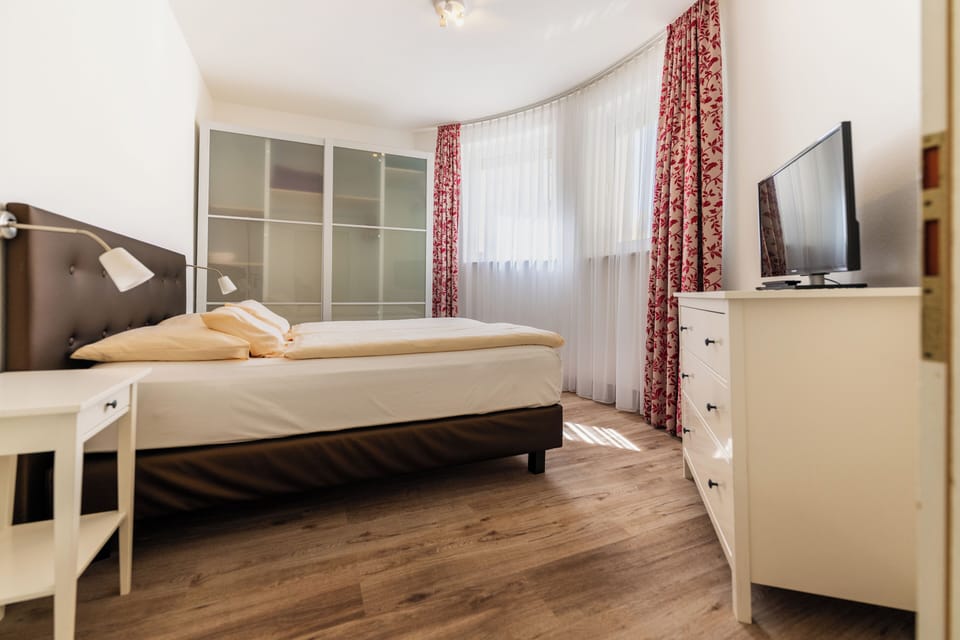 Standard Apartment, Multiple Beds (Cozy Sitting Corner) | Premium bedding, in-room safe, individually decorated, desk