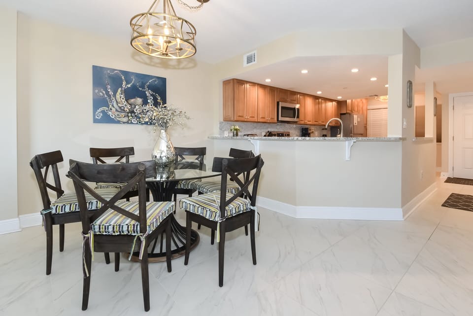 Inlet Reef Club 211- Dining Area