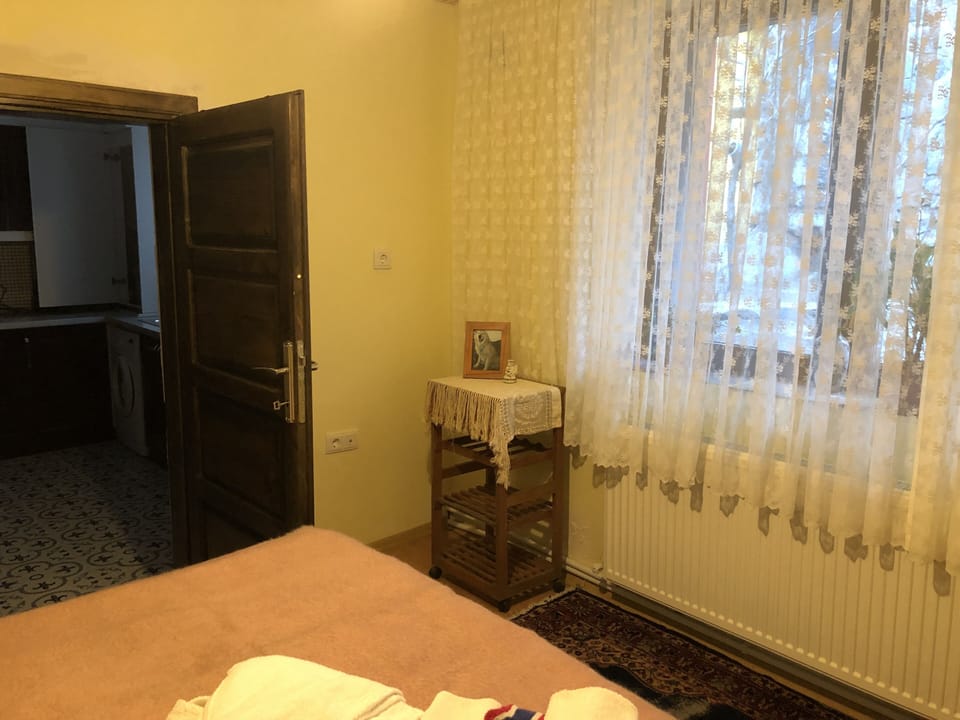 Double Room, Shared Bathroom | Premium bedding, individually decorated, individually furnished