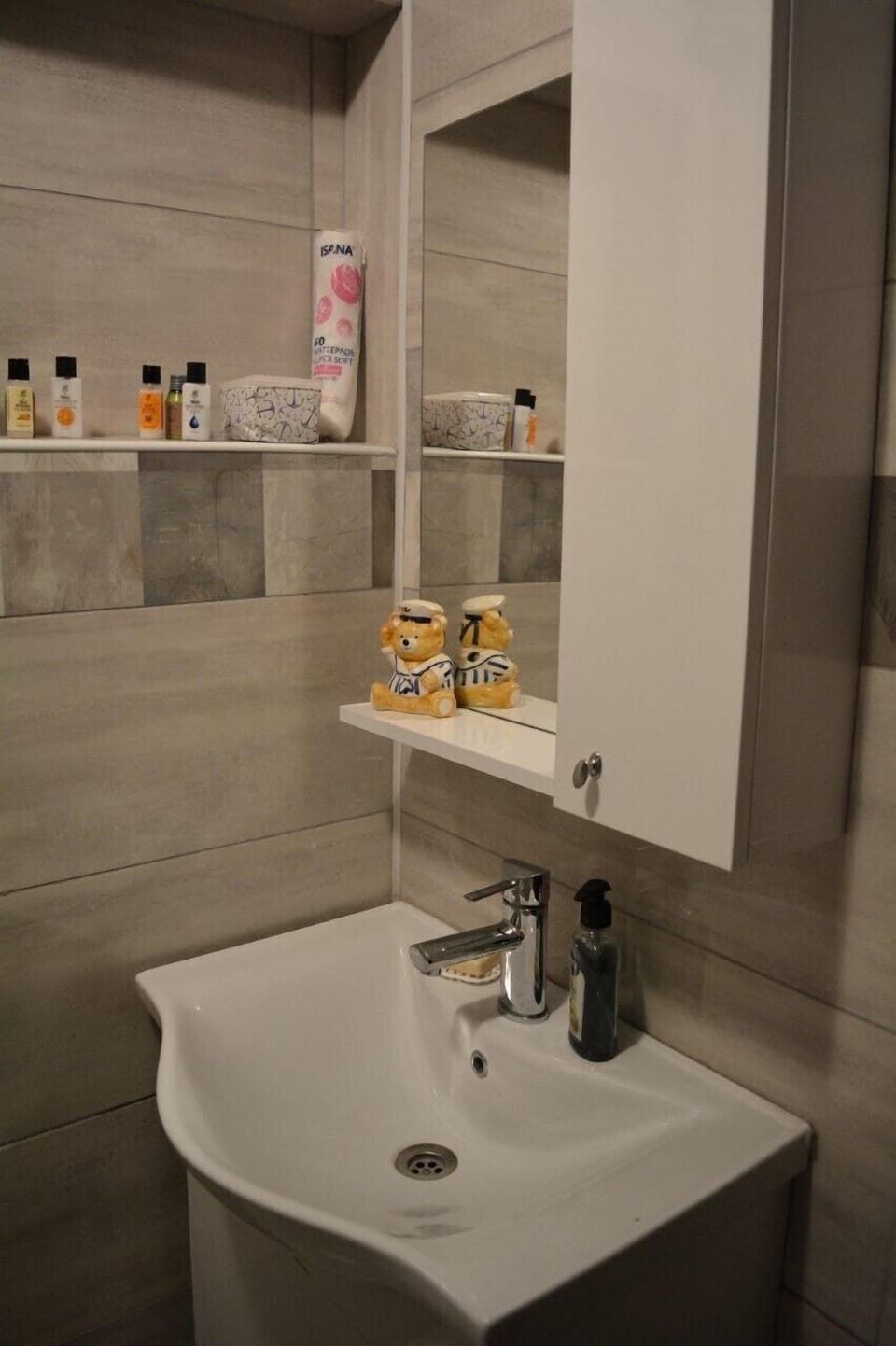 Double Room, Shared Bathroom | Bathroom sink