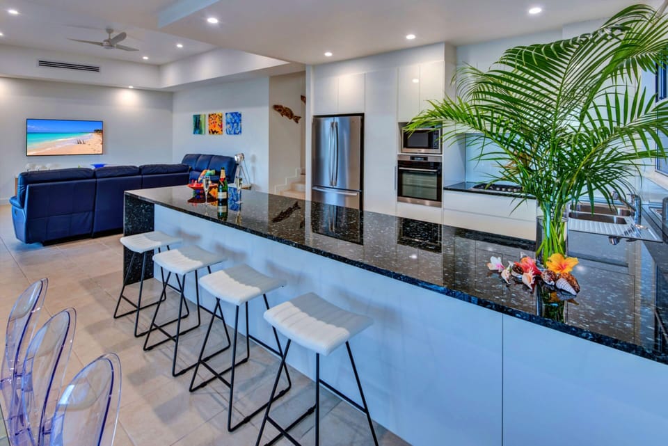 House | Private kitchen | Fridge, microwave, stovetop, dishwasher
