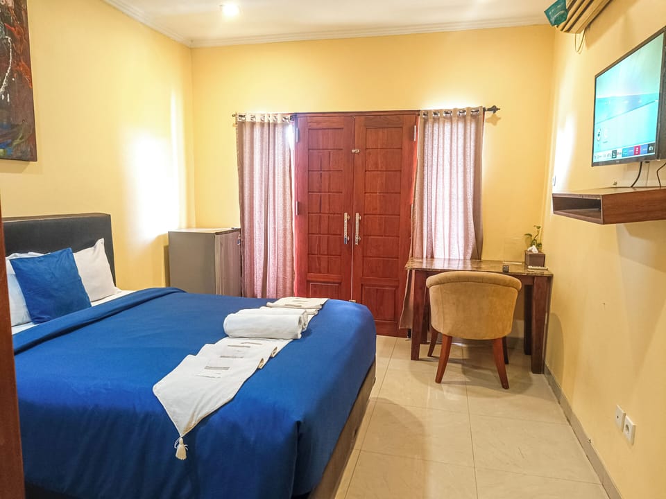 Superior Double or Twin Room | Minibar, in-room safe, desk, laptop workspace