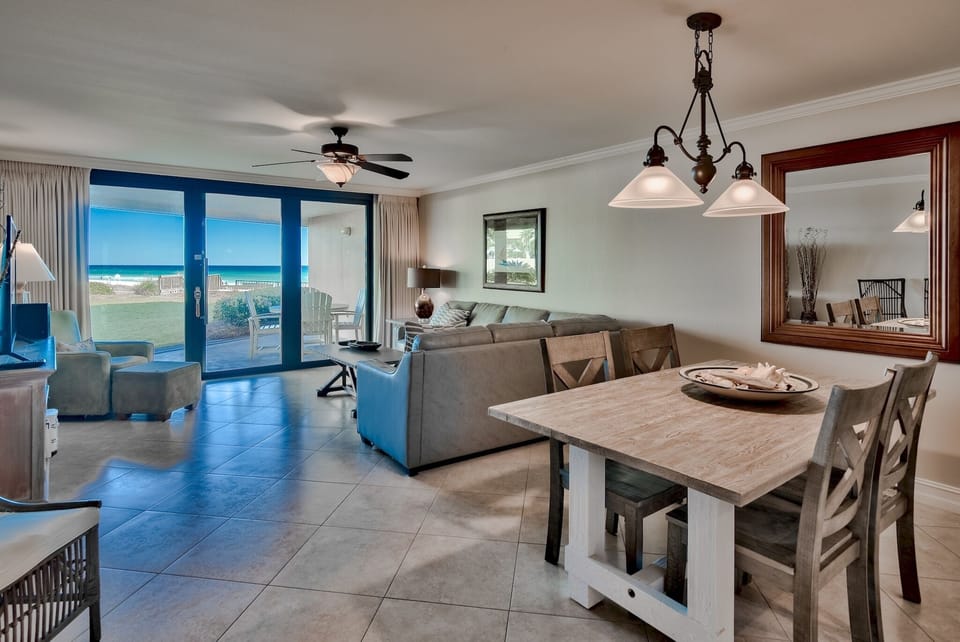 Living Room with green area outside