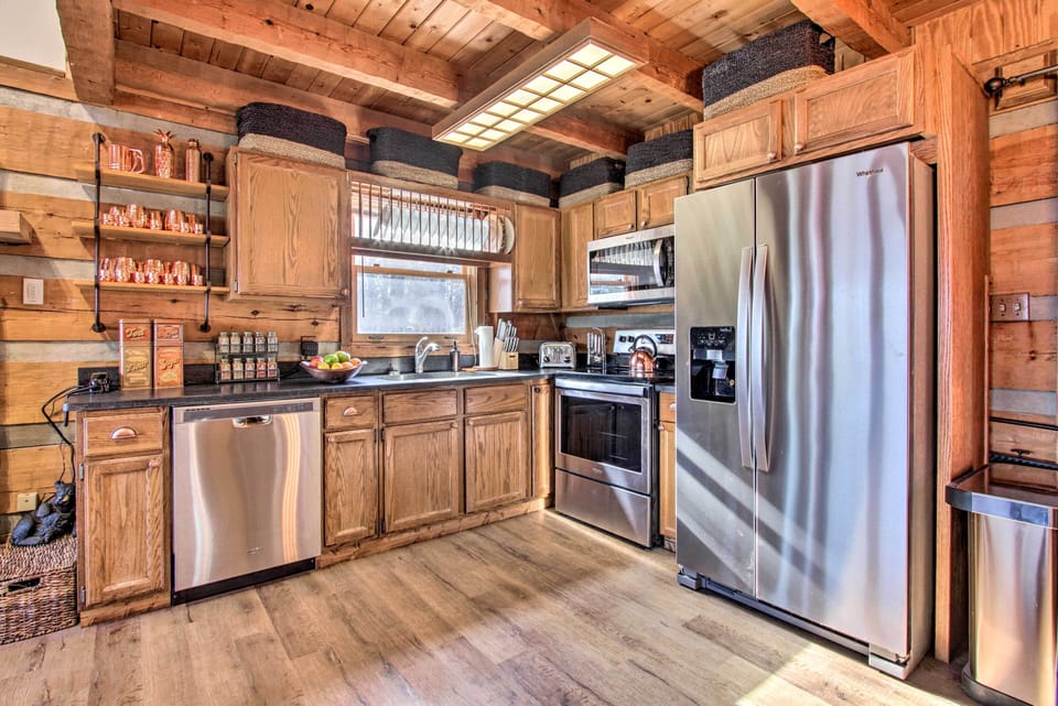 Fully Equipped Kitchen | Knife Set | Toaster