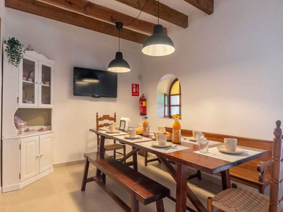 Table, Furniture, Property, Building, Wood, Cabinetry, Lighting, Interior Design, House, Picture Frame