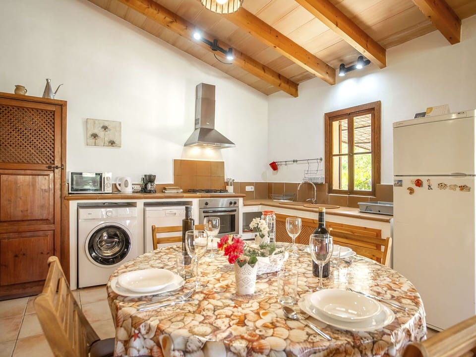 Property, Cabinetry, Table, Furniture, Countertop, Plant, Tableware, Wood, Kitchen, Lighting