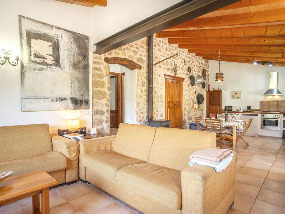 Picture Frame, Furniture, Property, Couch, Table, Wood, Building, Interior Design, Living Room, Lighting