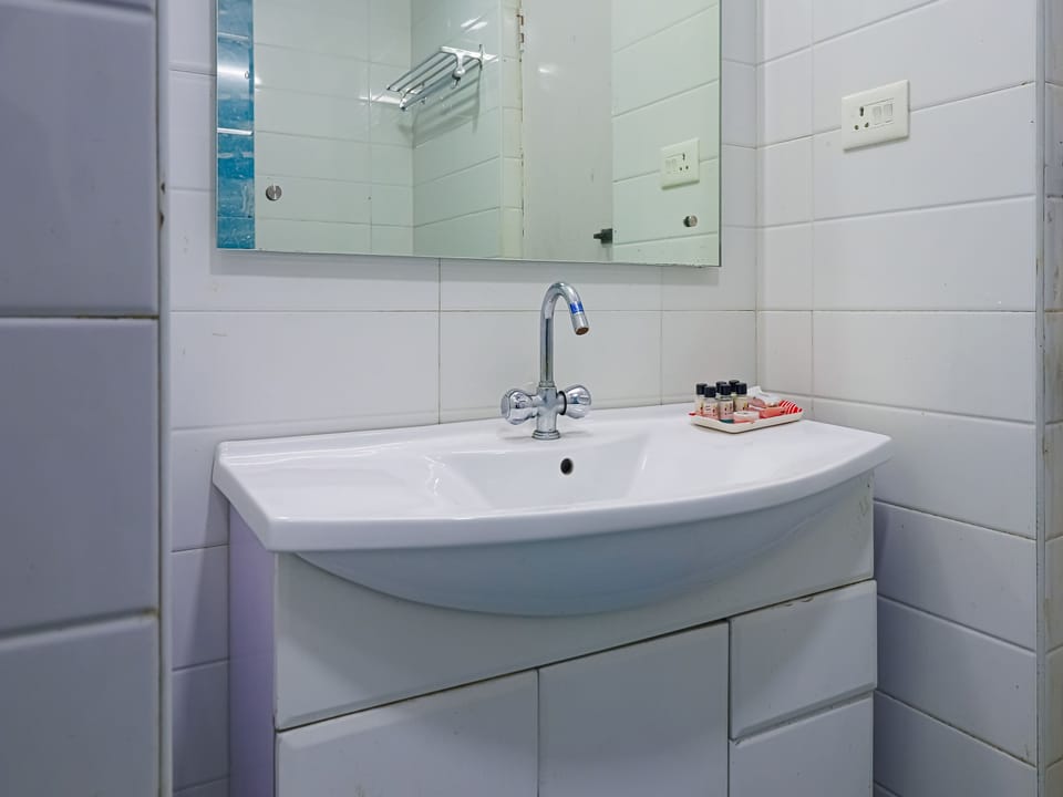 Premium Room, Balcony | Accessible bathroom