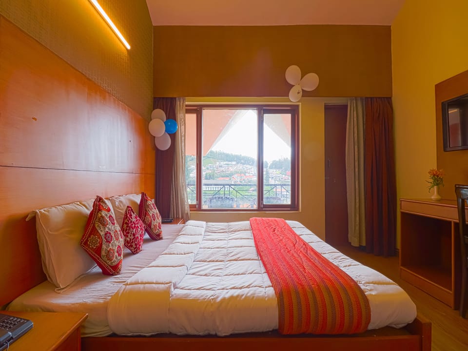 Superior Room, Balcony, Valley View | Iron/ironing board, bed sheets