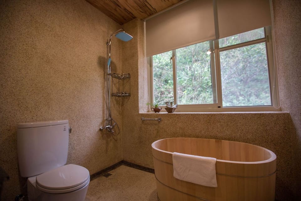 Classic Room, Private Bathroom | Bathroom shower