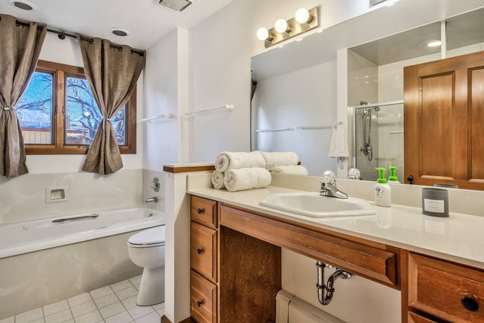 Bathroom 2 with Separate Shower and Tub