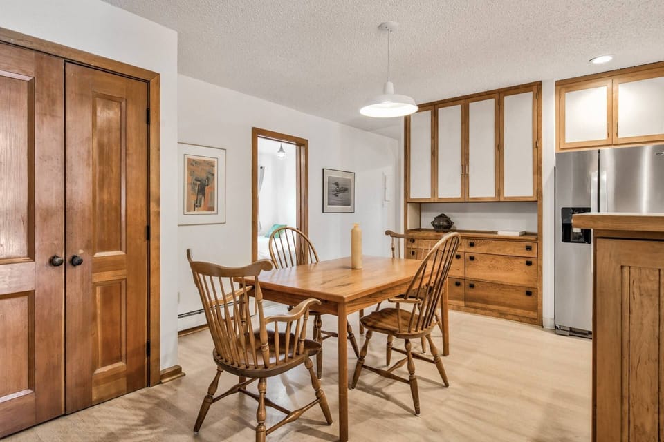 Kitchen Dining Area