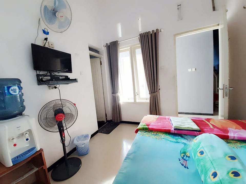 Standard Double Room | Desk, free WiFi, bed sheets