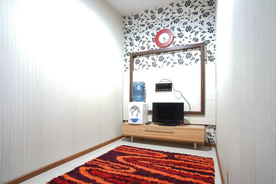 Standard Room | Desk, bed sheets