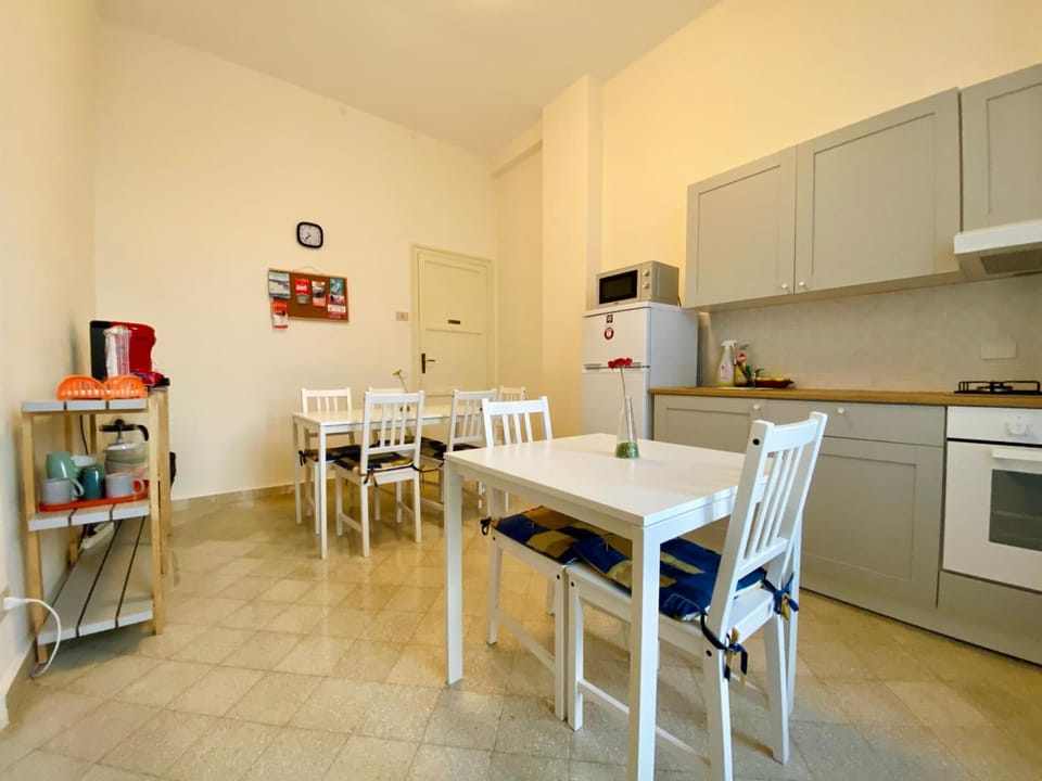 Full-size fridge, microwave, stovetop, cookware/dishes/utensils