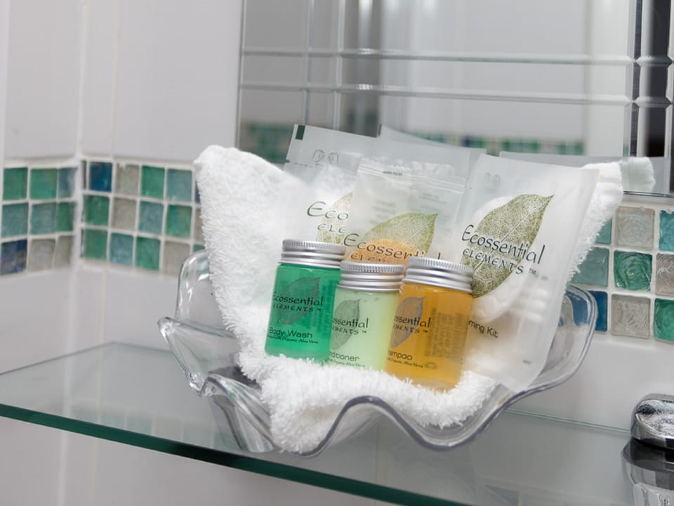 Double Room (Anstey) | Bathroom | Towels, shampoo