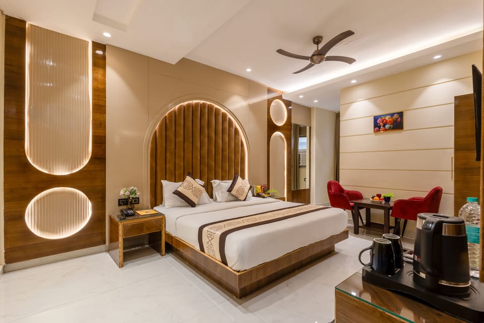 Premium Double Room | Premium bedding, in-room safe, desk, blackout drapes
