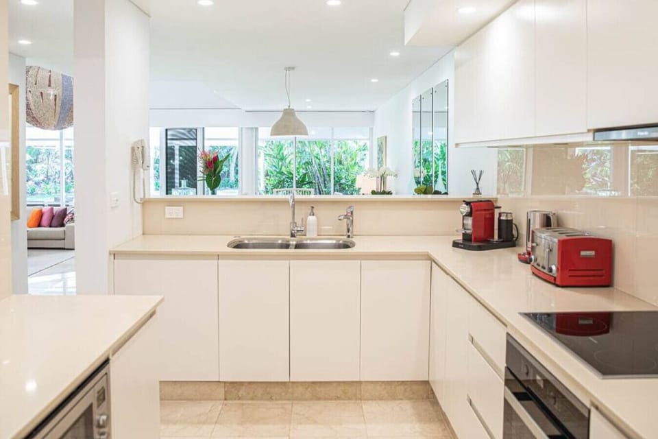 Coral Shore Villa- Fully appointed kitchen