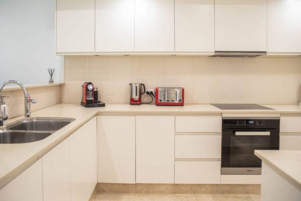 Coral Shore Villa- Fully appointed kitchen