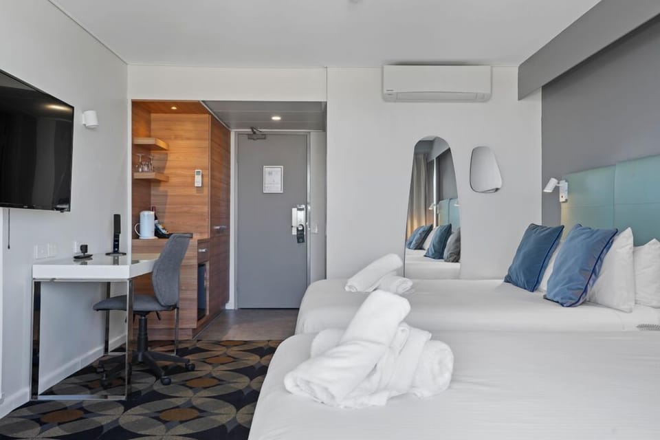 Superior Twin Room | Premium bedding, minibar, desk, blackout drapes