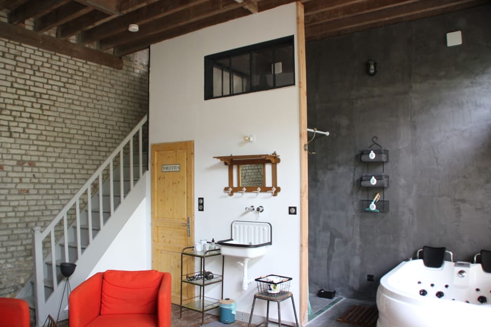 Honeymoon Loft | Living area | Flat-screen TV