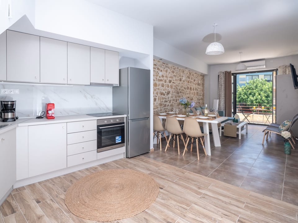 Design Apartment, 2 Bedrooms | Private kitchen | Fridge, microwave, oven, stovetop